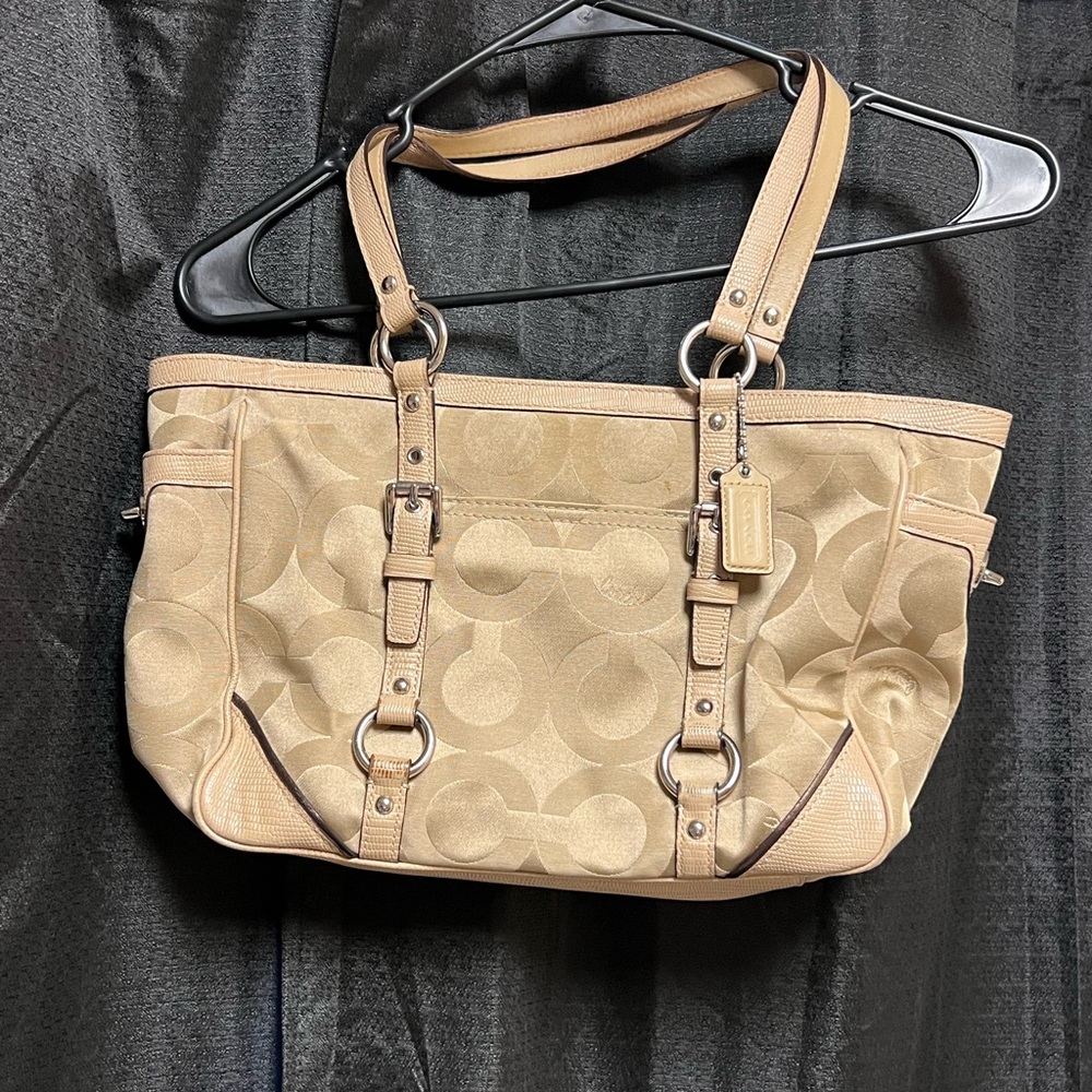 Coach tote bag with hang tag